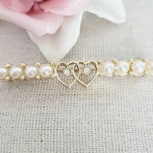 VTG SARAH COVENTRY Doubble Heart Bar and Cream Faux Pearl Brooch